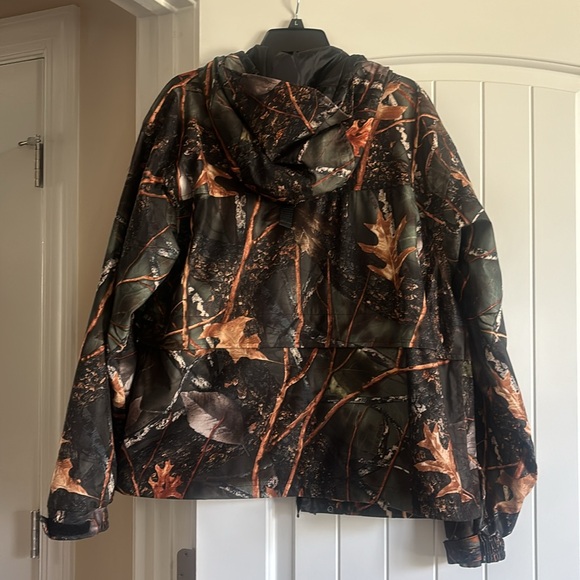 Lightweight camo jacket. Size medium. - Picture 2 of 10